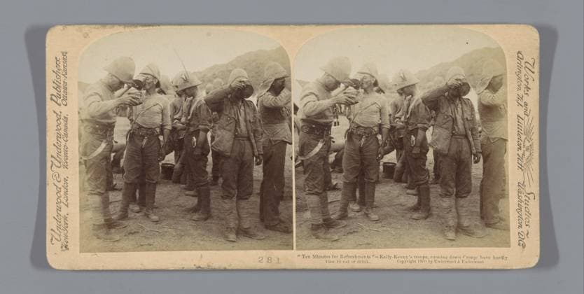 RECORD DATE NOT STATED British soldiers drink during the Battle of Paardeberg, South Africa, Anonymous, 1900 stereograph Modderrivierpublisher: New York (city) (possibly) cardboard. paper albumen print drinking. the soldier; the soldier s life Modder River Copyright: xpiemagsx rknbpie11012024-30937 !ACHTUNG AUFNAHMEDATUM GESCHÄTZT!