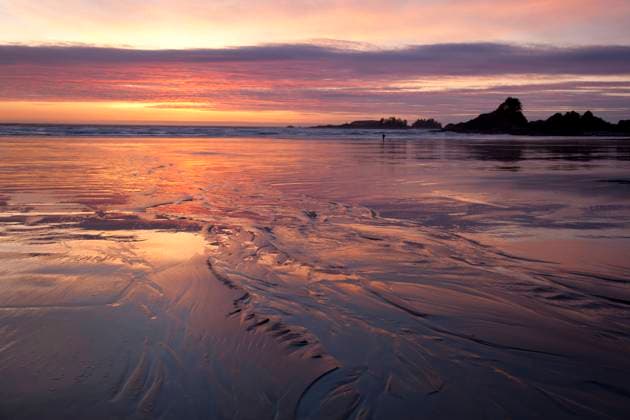 Cox Bay and Sunset Point at sunset near Tofino, British Columbia, Canada on Vancouver Island in Clayoquot Sound UNESCO Biosphere Reserve.  Copyright: x xAllxCanadaxPhotosx 1990-60173