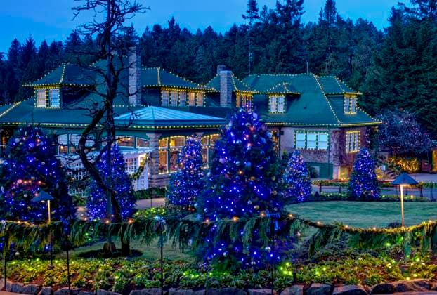 Butchart Gardens, at Christmas time, located near Victoria, British Columbia.  Copyright: x xAllxCanadaxPhotosx 1990-60710
