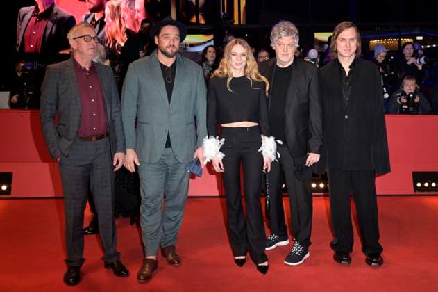 Hans-Uwe Bauer, Ronald Zehrfeld, Lilith Stangenberg, Matthias Glasner und Lars Eidinger bei der Closing Ceremony mit Preisverleihung auf der Berlinale 2024 74. Internationale Filmfestspiele Berlin im Berlinale Palast. Berlin, 24.02.2024