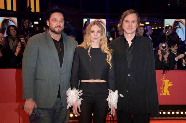 Entertaintment Bilder des Tages Ronald Zehrfeld, Lilith Stangenberg und Lars Eidinger bei der Closing Ceremony mit Preisverleihung auf der Berlinale 2024 74. Internationale Filmfestspiele Berlin im Berlinale Palast. Berlin, 24.02.2024