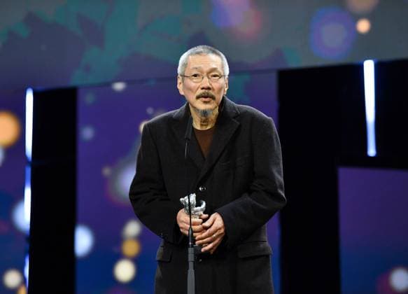 (240225) -- BERLIN, Feb. 25, 2024 -- Director Hong Sangsoo speaks after receiving the Silver Bear Grand Jury Prize during the 74th Berlin International Film Festival in Berlin, Germany, Feb. 24, 2024. ) GERMANY-BERLIN-INTERNATIONAL FILM FESTIVAL RenxPengfei 