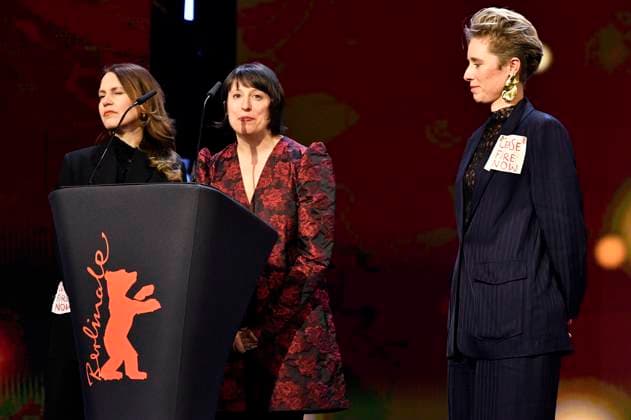 Andrea Picard, Eliza Hittman und Katrin Pors bei der Closing Ceremony mit Preisverleihung auf der Berlinale 2024 74. Internationale Filmfestspiele Berlin im Berlinale Palast. Berlin, 24.02.2024