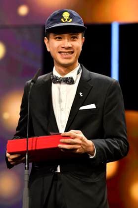 Pham Ngoc Lan mit dem GWFF Preis bester Erstlingsfilm 2024 für Cu Li Never Cries bei der Closing Ceremony mit Preisverleihung auf der Berlinale 2024 74. Internationale Filmfestspiele Berlin im Berlinale Palast. Berlin, 24.02.2024