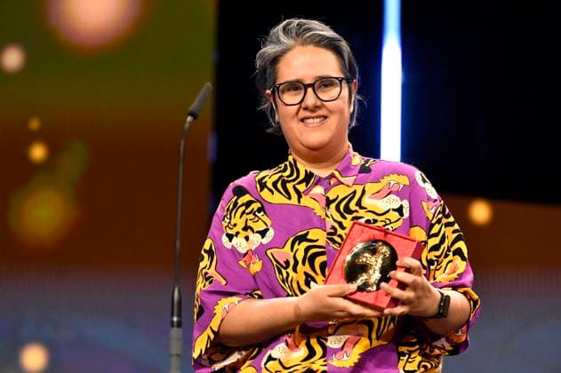 Juliana Rojas mit dem Preis für die beste Regie der Jury von Encounters für Cidade bei der Closing Ceremony mit Preisverleihung auf der Berlinale 2024 74. Internationale Filmfestspiele Berlin im Berlinale Palast. Berlin, 24.02.2024