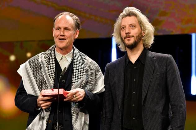 Ben Russell und Guillaume Cailleau mit dem Preis der Jury von Encounters für den besten Film für Direct Action bei der Closing Ceremony mit Preisverleihung auf der Berlinale 2024 74. Internationale Filmfestspiele Berlin im Berlinale Palast. Berlin, 24.02.2024