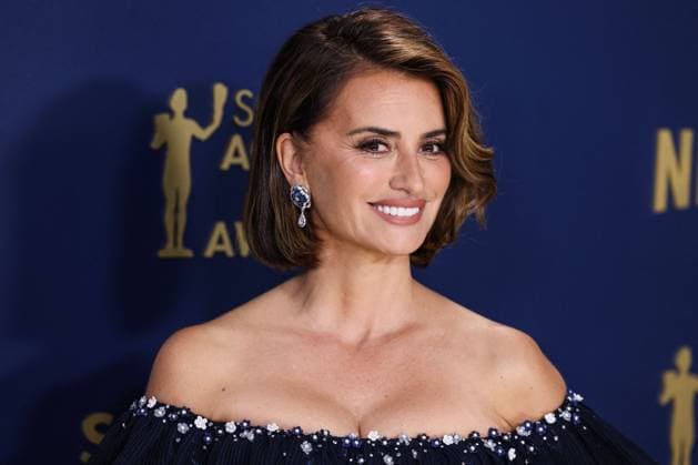 SAG Awards Red Carpet - LA Penelope Cruz wearing Chanel arrives at the 30th Annual Screen Actors Guild Awards held at the Shrine Auditorium and Expo Hall on February 24, 2024 in Los Angeles, California, United States. Photo by Xavier Collin Image Press Agency ABACAPRESS.COM Los Angeles California United States  Copyright: xCollinxXavier ImagexPressxAgencyxABACAx