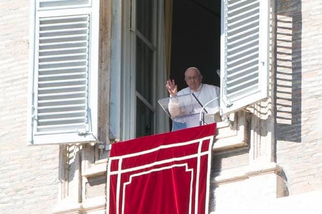 News Themen der Woche KW08 News Bilder des Tages ITALY -POPE FRANCIS DELIVERS HIS BLESSING TO THE FAITHFUL DURING THE ANGELUS PRAYER AT ST PETER S SQUARE IN THE VATICAN - 2024 2 25 Italy, Rome, Vatican, 2024 2 25 . Pope Francis delivers his blessing to the faithful during the Angelus prayer at St Peter s square in the Vatican. Photograph by ALESSIA GIULIANI Catholic Press Photo VATICAN VATICAN  Copyright: xIPA ABACAx
