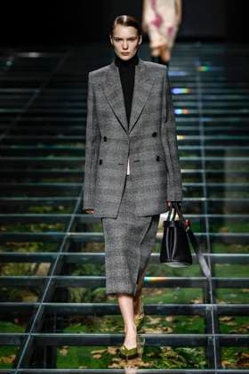 DÃ filÃ Prada mode automne hiver 2024-2025 lors de la Fashion Week de Milan (MFW) DÃ filÃ Prada mode femme automne hiver 2024-2025 lors de la Fashion Week de Milan (MFW), Ã Milan, Italie, le 24 fÃ vrier 2024. Prada fashion show during the Milan Fashion Week Womenswear Fall Winter 2024-2025 on February 24, 2024 in Milan, Italy. Milan Italie  Copyright: xAgencex xBestimagexAgencex xBestimagex