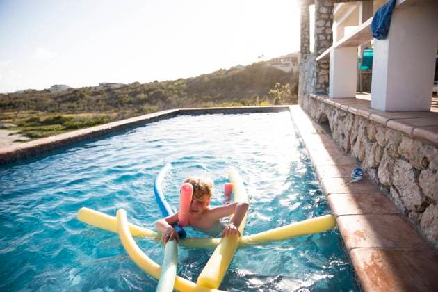 Young Boy Swims With Pool Noodles in Infinity Pool South Hill Village, Anguilla CR_EMJA240225-108745-01 ,model released, Symbolfoto