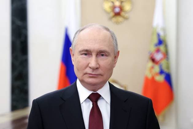 News Bilder des Tages RUSSIA, MOSCOW - FEBRUARY 26, 2024: Russia s President Vladimir Putin delivers a video address to participants in the Znanie Prize award ceremony. Alexander Kazakov Russian Presidential Press and Information Office TASS  67677138