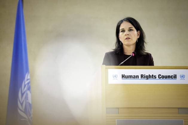 News Themen der Woche KW09 News Bilder des Tages Annalena Baerbock, Bundesaussenministerin, haelt eine Rede im Rahmen der 55. Sitzung des UN-Menschenrechtsrates in Genf, 26.02.2024. Fotografiert im Auftrag des Auswaertigen Amtes. Genf Schweiz *** Annalena Baerbock, Federal Foreign Minister, delivers a speech at the 55th session of the UN Human Rights Council in Geneva, 26 02 2024 Photographed on behalf of the Federal Department of Foreign Affairs Geneva Switzerland Copyright: xJaninexSchmitzx