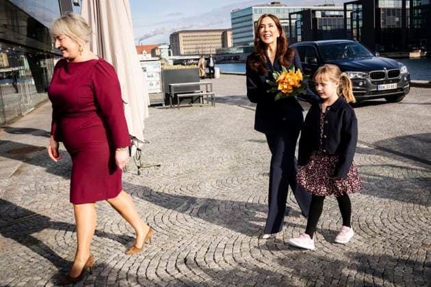 Queen Mary is received by Education and Research Minister Christina Egelund (M) and flower girl Lily upon arrival at the EliteForsk awards ceremony in Den Sorte Diamant in Copenhagen, Monday 26 February 2024. The Ministry of Education and Research annually awards EliteForsk awards to the leading researchers in their field with the aim of creating awareness about research in Denmark.. (Photo: Ida Marie Odgaard Ritzau Scanpix) , Copenhagen Denmark Copyright: RitzauxScanpix IdaxMariexOdgaardx COP15783 spdk20240226-162845-L
