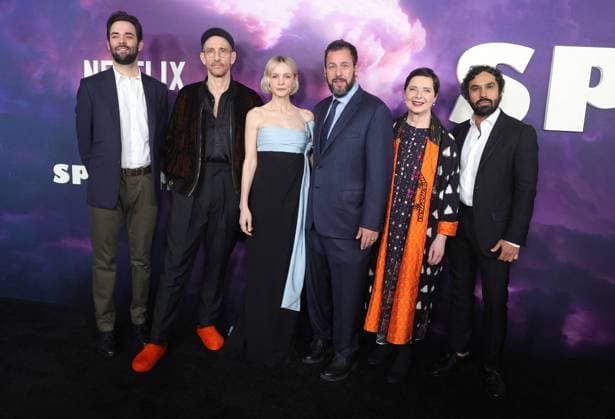 Entertainment Themen der Woche KW09 Entertainment Bilder des Tages Spaceman Special Screening - LA Michael Parets, Johan Renck, Carey Mulligan, Adam Sandler, Isabella Rossellini, Kunal Nayyar, At Photocall For Netflix s Spaceman at The Egyptian Theatre Hollywood in Los Angeles, CA, USA on February 26 2024. Photo by Fati S ABACAPRESS.COM Los Angeles CA United States  Copyright: xFatixSadou ABACAPRESS.COMx