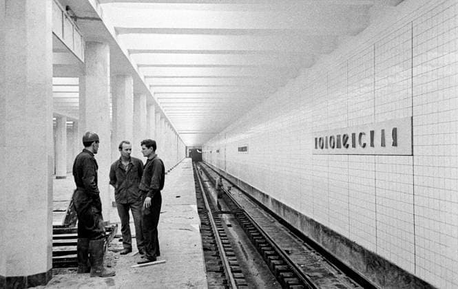Moscow, USSR. Workers have a conversation at the Kolomenskaya station under construction on the Zamoskvoretsky radius of the Lenin Moscow Metro. The highest quality available Viktor Budan TASS  67310103