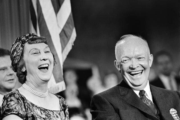 USWahl2024, die großen Präsidenten, Dwight D. Eisenhower U.S. President Dwight D. Eisenhower and his wife First Lady Mamie Eisenhower smiling during Republican National Convention, Chicago, Illinois, USA, Warren K. Leffler, U.S. News & World Report Magazine Photograph Collection U.S. President Dwight D. Eisenhower and his wife First Lady Mamie Eisenhower smiling during Republican National Convention, Chicago, Illinois, USA, Warren K. Leffler, U.S. News & World Report Magazine Photograph Collection. Copyright: 1010_05_ghi-circa12275
