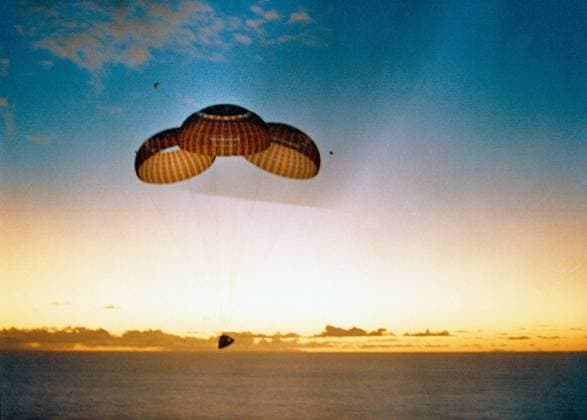 Apollo 10 spacecraft, with astronauts Thomas P. Stafford, John W. Young and Eugene A. Cernan onboard, approaching splashdown in South Pacific Ocean recovery area to conclude a successful eight-day lunar orbit mission, NASA, May 26, 1969 Apollo 10 spacecraft, with astronauts Thomas P. Stafford, John W. Young and Eugene A. Cernan onboard, approaching splashdown in South Pacific Ocean recovery area to conclude a successful eight-day lunar orbit mission, NASA, May 26, 1969. Copyright: 1010_05_ghi-circa12450