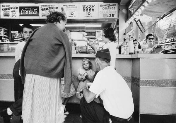 Group of people gathered around fast food restaurant counter, New York City, New York, USA, Angelo Rizzuto, Anthony Angel Collection, August 1958 Group of people gathered around fast food restaurant counter, New York City, New York, USA, Angelo Rizzuto, Anthony Angel Collection, August 1958. Copyright: 1010_16_ghi-circa12357
