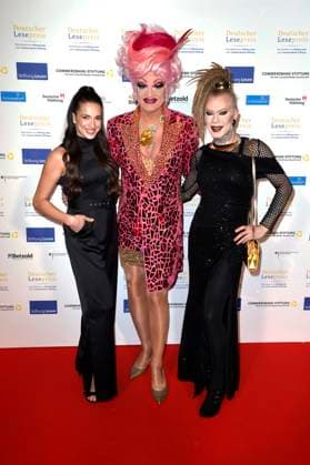Sally Özcan, Olivia Jones und Veuve Noire bei der Verleihung des Deutschen Lesepreises 2024 im Humboldt CarrÃ . Berlin, 27.02.2024