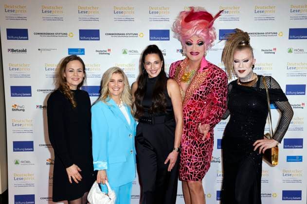 Harriet von Waldenfels, Jennifer Knäble, Sally Özcan, Olivia Jones und Veuve Noire bei der Verleihung des Deutschen Lesepreises 2024 im Humboldt CarrÃ . Berlin, 27.02.2024