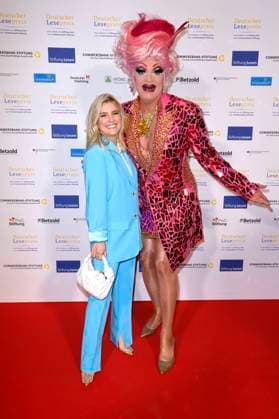 Jennifer Knäble und Olivia Jones bei der Verleihung des Deutschen Lesepreises 2024 im Humboldt CarrÃ . Berlin, 27.02.2024