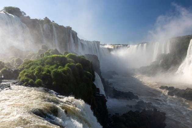 Beautiful view to Iguazu Falls and green rainforest Foz do Iguaçu, State of Paraná, Brazil R_GNUJ240225-1353502-01