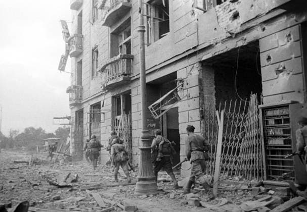 Battle for Prague 884862 06.05.1945 The Great Patriotic War of 1941-1945. 1st Belorussian Front. Submachinegunners engaged in combat for Prague. Alexander Kapustyanskiy Sputnik Prague Czech Republic  Copyright: xAlexanderxKapustyanskiyx