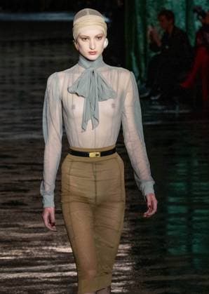 PARIS FASHION WEEK WOMEN WEAR FALL WINTER 24-25 SAINT LAURENT sylvie lefort MAXPPP - 27 02 2024 @sylvie Lefort Photography MAXPPP 27 02 2024 Models present creations from the Fall Winter 2024 25 Women wear collection by SAINT LAURENT – Directeur Artistique Anthony Vaccarello during the Paris Fashion Week, in Paris, France 26th february 2024. The presentation of the Women’s collections runs from 27th february to 5th March  Copyright: xMAXPPPxsylviexlefortx LFR202402282537 LFR202402282537