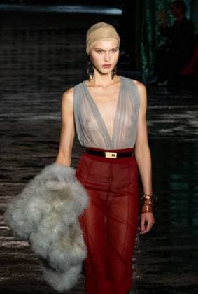 PARIS FASHION WEEK WOMEN WEAR FALL WINTER 24-25 SAINT LAURENT sylvie lefort MAXPPP - 27 02 2024 @sylvie Lefort Photography MAXPPP 27 02 2024 Models present creations from the Fall Winter 2024 25 Women wear collection by SAINT LAURENT – Directeur Artistique Anthony Vaccarello during the Paris Fashion Week, in Paris, France 26th february 2024. The presentation of the Women’s collections runs from 27th february to 5th March  Copyright: xMAXPPPxsylviexlefortx LFR202402282590 LFR202402282590