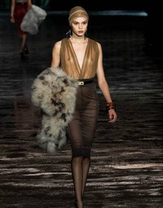 PARIS FASHION WEEK WOMEN WEAR FALL WINTER 24-25 SAINT LAURENT sylvie lefort MAXPPP - 27 02 2024 @sylvie Lefort Photography MAXPPP 27 02 2024 Models present creations from the Fall Winter 2024 25 Women wear collection by SAINT LAURENT – Directeur Artistique Anthony Vaccarello during the Paris Fashion Week, in Paris, France 26th february 2024. The presentation of the Women’s collections runs from 27th february to 5th March  Copyright: xMAXPPPxsylviexlefortx LFR202402282595 LFR202402282595