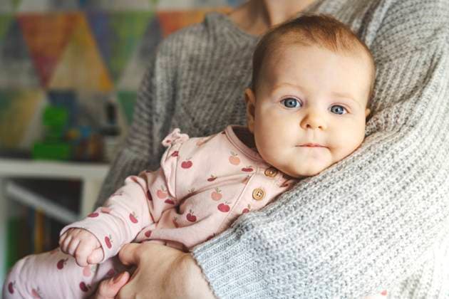Creative Highlights Symbolbilder Cute baby girl in mother s arms at home model released, Symbolfoto property released, IHF01873