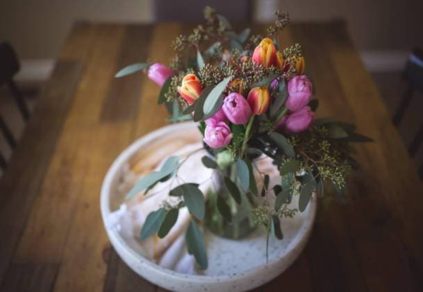 bouquet of Tulips on a table Indianapolis, Indiana, United States R_WUNU240226-1357808-01