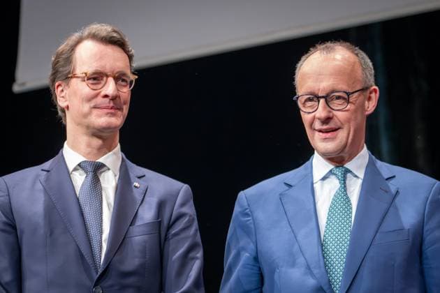Grundsatzprogrammkonferenz der CDU in Koeln Hendrik Wuest Ministerpraesident des Landes Nordrhein-Westfalen gemeinsam mit Friedrich Merz Parteivorsitzender, Christlich Demokratische Union Deutschland bei der Grundsatzprogrammkonferenz der CDU unter dem Motto Grundsaetzlich CDU bei der Deutschlandtour 2024 in Koeln , Koeln, 01.03.2024 Koeln Nordrhein-Westfalen Deutschland *** Basic program conference of the CDU in Cologne Hendrik Wuest State Premier of North Rhine-Westphalia together with Friedrich Merz Party Chairman, Christian Democratic Union Germany at the basic program conference of the CDU under the motto Basic CDU at the Germany Tour 2024 in Cologne , Cologne, 01 03 2024 Cologne North Rhine-Westphalia Germany