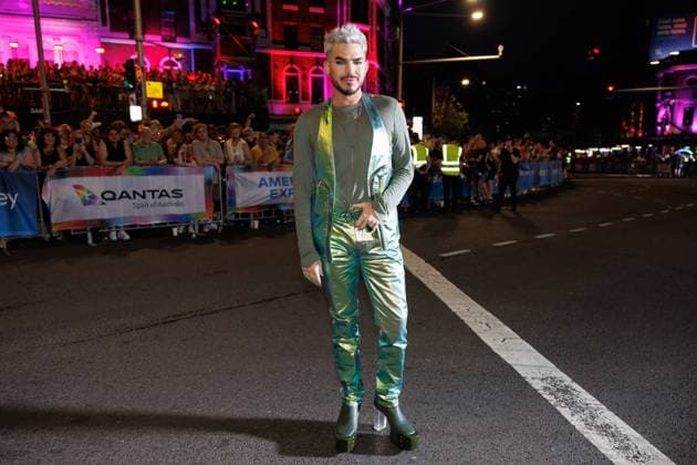 Bilder des Jahres 2024, Entertainment 03 März Entertainment Themen der Woche KW09 SYDNEY GAY AND LESBIAN MARDI GRAS PARADE, American singer Adam Lambert during the 46th annual Gay and Lesbian Mardi Gras parade on Oxford Street in Sydney, Saturday, March 2, 2024. ( NO ARCHIVING, EDITORIAL USE ONLY, NO USE IN BOOKS WITHOUT CONSENT SYDNEY NSW AUSTRALIA  Copyright: xPAULxBRAVENx 20240302001911261012