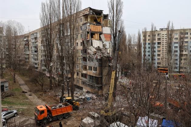 Bilder des Jahres 2024, News 03 März News Themen der Woche KW09 ODESA, UKRAINE - MARCH 2, 2024 - A section of a residential building is destroyed by a Russian drone, Odesa, southern Ukraine. As reported, Russian invaders launched a UAV attack on the port city of Odesa Saturday night, March 2. A drone hit a block of flats destroying a section with 18 apartments. Four people, including a child, died and eight people, including a child, were injured. Five residents were rescued. Russian drone attack on Odesa  Copyright: xNinaxLiashonokx