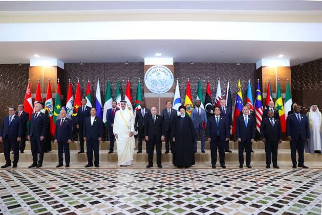 Bilder des Jahres 2024, News 03 März News Themen der Woche KW09 News Bilder des Tages March 3, 2024, Algiers, Algeria: Iranian President EBRAHIM RAISI (C-R) during a group picture with Gas Exporting Countries Forum (GECF) members ahead of the GECF Summit in Algiers. Algiers Algeria - ZUMAi98_ 20240303_zih_i98_011 Copyright: xIranianxPresidencyx