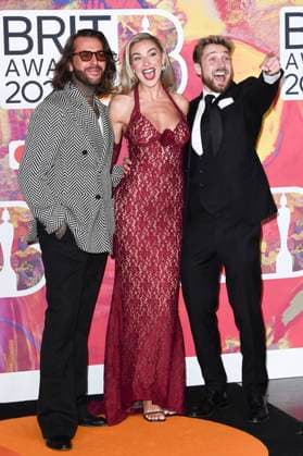Pete Wicks, Zara McDermott und Sam Thompson bei der Verleihung der 44. BRIT Awards 2023 in der O2 Arena. London, 02.03.2024