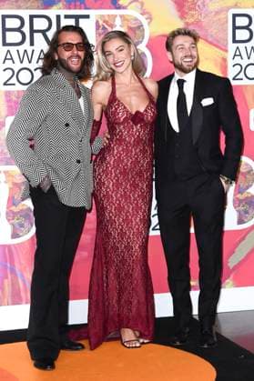 Pete Wicks, Zara McDermott und Sam Thompson bei der Verleihung der 44. BRIT Awards 2023 in der O2 Arena. London, 02.03.2024