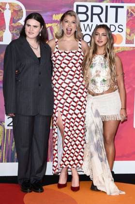 Venbee, Caity Baser und Charlotte Plank bei der Verleihung der 44. BRIT Awards 2023 in der O2 Arena. London, 02.03.2024