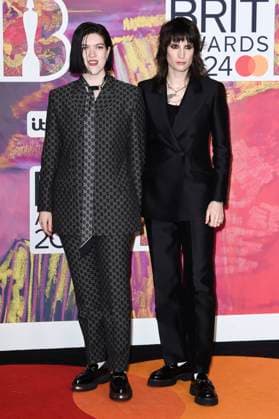 Romy Madley Croft mit Begleitung bei der Verleihung der 44. BRIT Awards 2023 in der O2 Arena. London, 02.03.2024