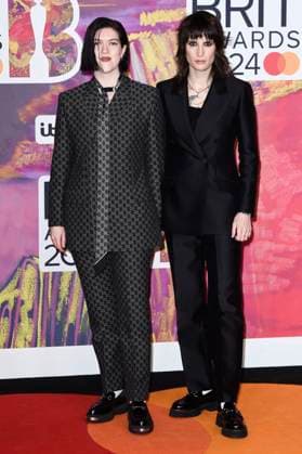 Romy Madley Croft mit Begleitung bei der Verleihung der 44. BRIT Awards 2023 in der O2 Arena. London, 02.03.2024