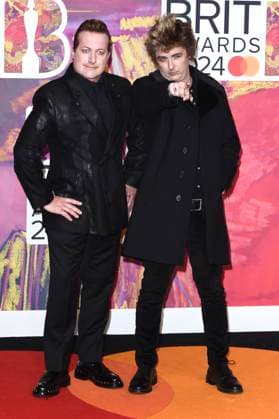 Tre Cool, Billie Joe Armstrong von Green Day bei der Verleihung der 44. BRIT Awards 2023 in der O2 Arena. London, 02.03.2024