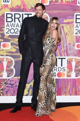 Peter Crouch mit Ehefrau Abbey Clancy bei der Verleihung der 44. BRIT Awards 2023 in der O2 Arena. London, 02.03.2024