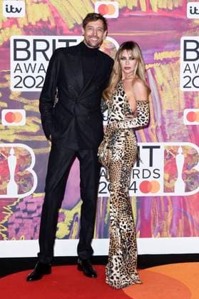 Peter Crouch mit Ehefrau Abbey Clancy bei der Verleihung der 44. BRIT Awards 2023 in der O2 Arena. London, 02.03.2024