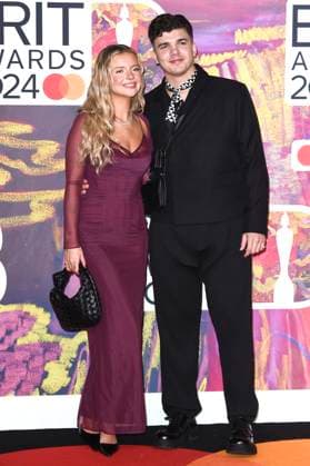 Anna Maynard und Harry Clark bei der Verleihung der 44. BRIT Awards 2023 in der O2 Arena. London, 02.03.2024