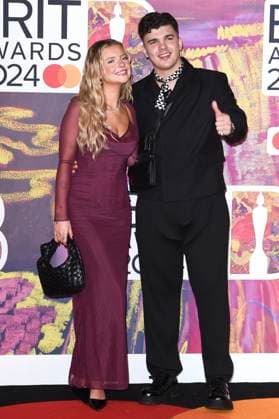 Anna Maynard und Harry Clark bei der Verleihung der 44. BRIT Awards 2023 in der O2 Arena. London, 02.03.2024
