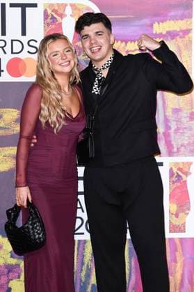 Anna Maynard und Harry Clark bei der Verleihung der 44. BRIT Awards 2023 in der O2 Arena. London, 02.03.2024