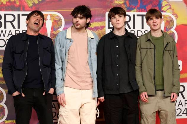 Alex James mit Söhnen Geronimo James, Artemis James und Galileo James bei der Verleihung der 44. BRIT Awards 2023 in der O2 Arena. London, 02.03.2024