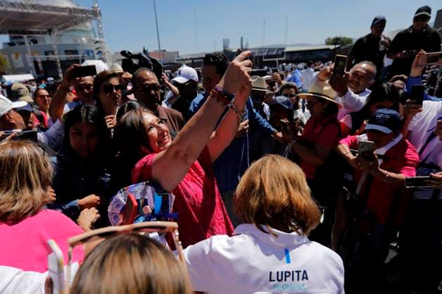 Xochitl Galvez in Querétaro, Mexico - 03 Mar 2024 Xochitl Galvez, candidate of the Fuerza y ??Corazón por México coalition takes selfies with her supporters during the rally. Xochitl Galvez, candidate of the Fuerza y ??Corazón por México coalition, held a rally at the Olympic Stadium in Querétaro to talk about her proposals for the next elections, where she will seek to become the first woman to govern the country. Queretaro Mexico Copyright: xCesarxGomezx xSOPAxImagesx _EGR9643