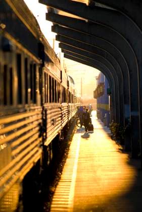 VIA s Candian Train 1 comes to rest early in the morning at Pacific Central Station in Vancouver. Vancouver  Copyright: x AllxCanadaxPhotosx 1990-36148